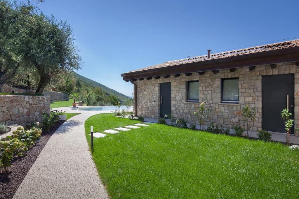Villa Divina-Apt Armonia-Con Piscina E Vista Lago Кастеллетто-ди-Бренцоне Экстерьер фото